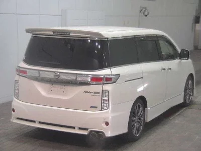Nissan ELGRAND  с аукциона в Японии