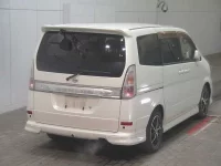 Nissan SERENA лот № 7042 оценка R  с аукциона в Японии 3
