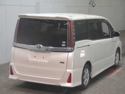 Toyota NOAH  с аукциона в Японии