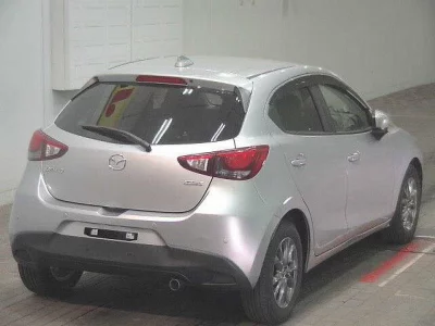 Mazda DEMIO  с аукциона в Японии