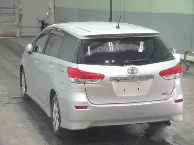 Toyota WISH  с аукциона в Японии