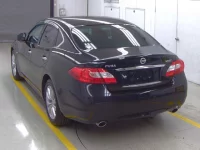 Nissan FUGA лот № 7004 оценка 4  с аукциона в Японии 1