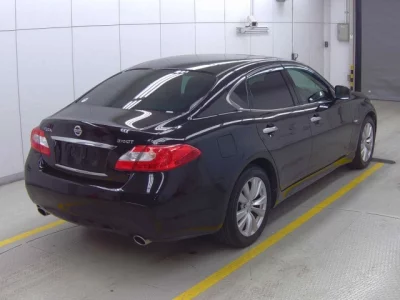 Nissan FUGA  с аукциона в Японии