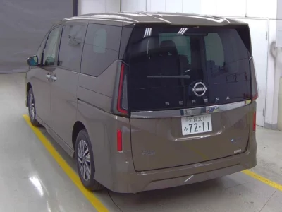 Nissan SERENA  с аукциона в Японии