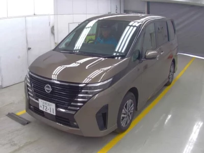 Nissan SERENA  с аукциона в Японии