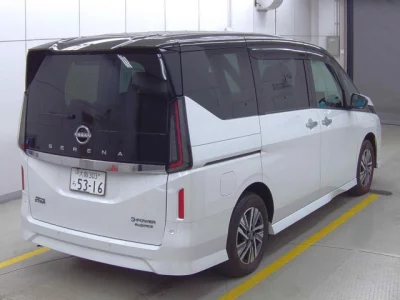 Nissan SERENA  с аукциона в Японии