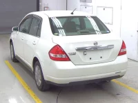 Nissan TIIDA LATIO лот № 5030 оценка 4  с аукциона в Японии 1
