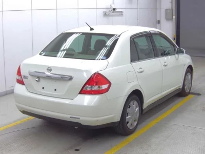 Nissan TIIDA LATIO  с аукциона в Японии
