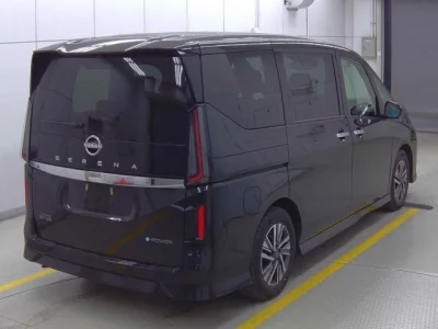 Nissan SERENA  с аукциона в Японии