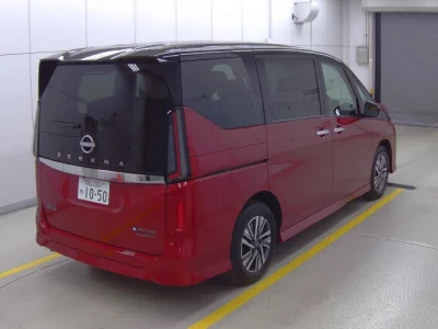 Nissan SERENA  с аукциона в Японии
