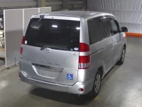 Toyota NOAH лот № 332 оценка R  с аукциона в Японии 1