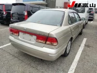 Nissan SUNNY лот № 1027 оценка 4  с аукциона в Японии 4