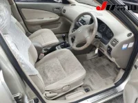 Nissan SUNNY лот № 1027 оценка 4  с аукциона в Японии 5