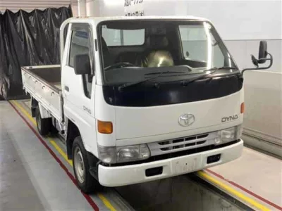 Toyota DYNA  с аукциона в Японии