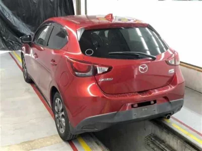Mazda DEMIO  с аукциона в Японии
