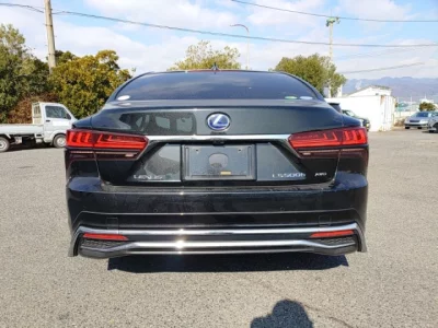 Lexus LS  с аукциона в Японии