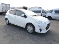 Toyota AQUA лот № 14237 оценка 4  с аукциона в Японии 1