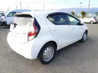 Toyota AQUA лот № 14237 оценка 4  с аукциона в Японии 2