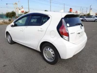 Toyota AQUA лот № 14237 оценка 4  с аукциона в Японии 4