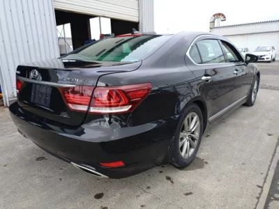 Lexus LS  с аукциона в Японии