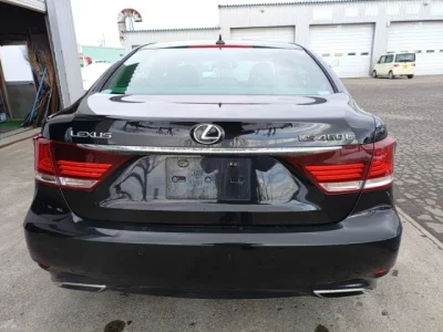 Lexus LS  с аукциона в Японии