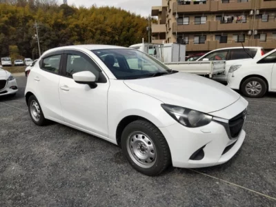 Mazda DEMIO  с аукциона в Японии