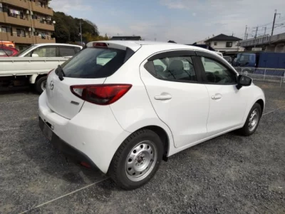 Mazda DEMIO  с аукциона в Японии