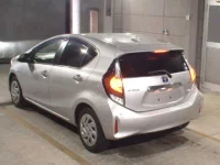 Toyota AQUA лот № 3088 оценка 3.5  с аукциона в Японии 1