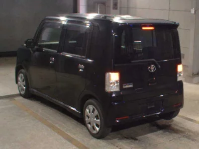 Toyota PIXIS SPACE  с аукциона в Японии