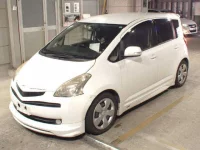 Toyota RACTIS лот № 8388 оценка 3  с аукциона в Японии 3