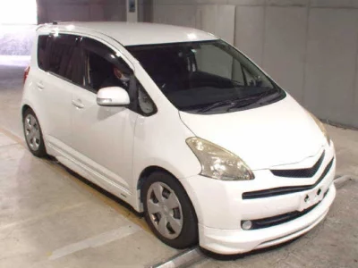 Toyota RACTIS  с аукциона в Японии