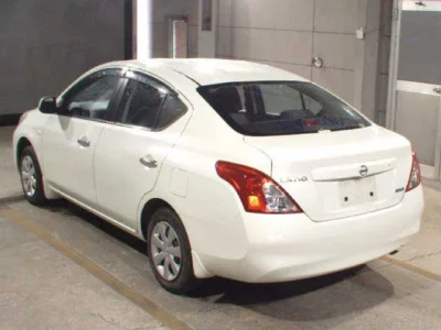 Nissan TIIDA LATIO  с аукциона в Японии