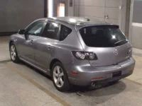 Mazda AXELA лот № 7057 оценка 3.5  с аукциона в Японии 1