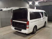 Toyota HIACE VAN лот № 211 оценка 3.5  с аукциона в Японии 4