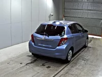 Toyota VITZ лот № 9072 оценка 3.5  с аукциона в Японии 4