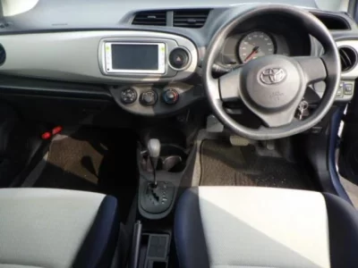Toyota VITZ  с аукциона в Японии