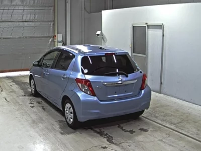 Toyota VITZ  с аукциона в Японии