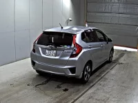 Honda FIT лот № 2201 оценка 3.5  с аукциона в Японии 4