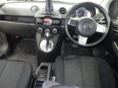 Mazda DEMIO  с аукциона в Японии