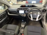 Toyota AQUA лот № 2294 оценка 4  с аукциона в Японии 4