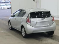 Toyota AQUA лот № 2294 оценка 4  с аукциона в Японии 1