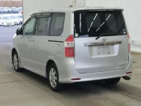 Toyota NOAH лот № 2268 оценка 3.5  с аукциона в Японии 1
