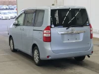 Toyota NOAH лот № 2279 оценка 3  с аукциона в Японии 1