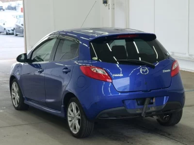 Mazda DEMIO  с аукциона в Японии