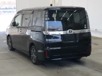 Toyota VOXY лот № 7024 оценка RA  с аукциона в Японии 1