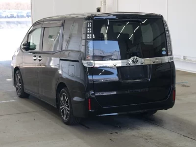 Toyota VOXY  с аукциона в Японии