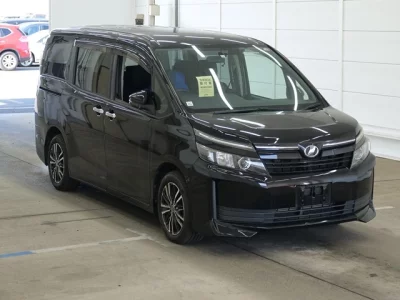 Toyota VOXY  с аукциона в Японии