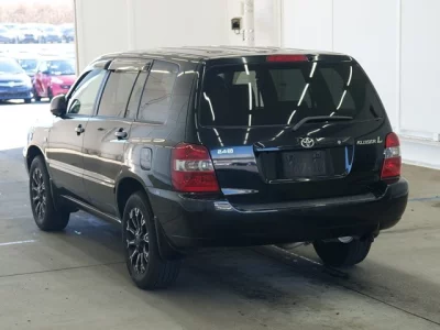 Toyota KLUGER  с аукциона в Японии