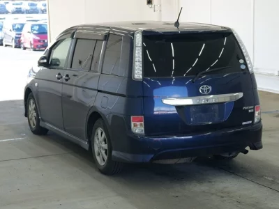 Toyota ISIS