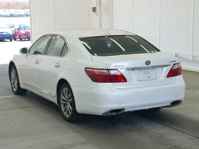 Lexus LS